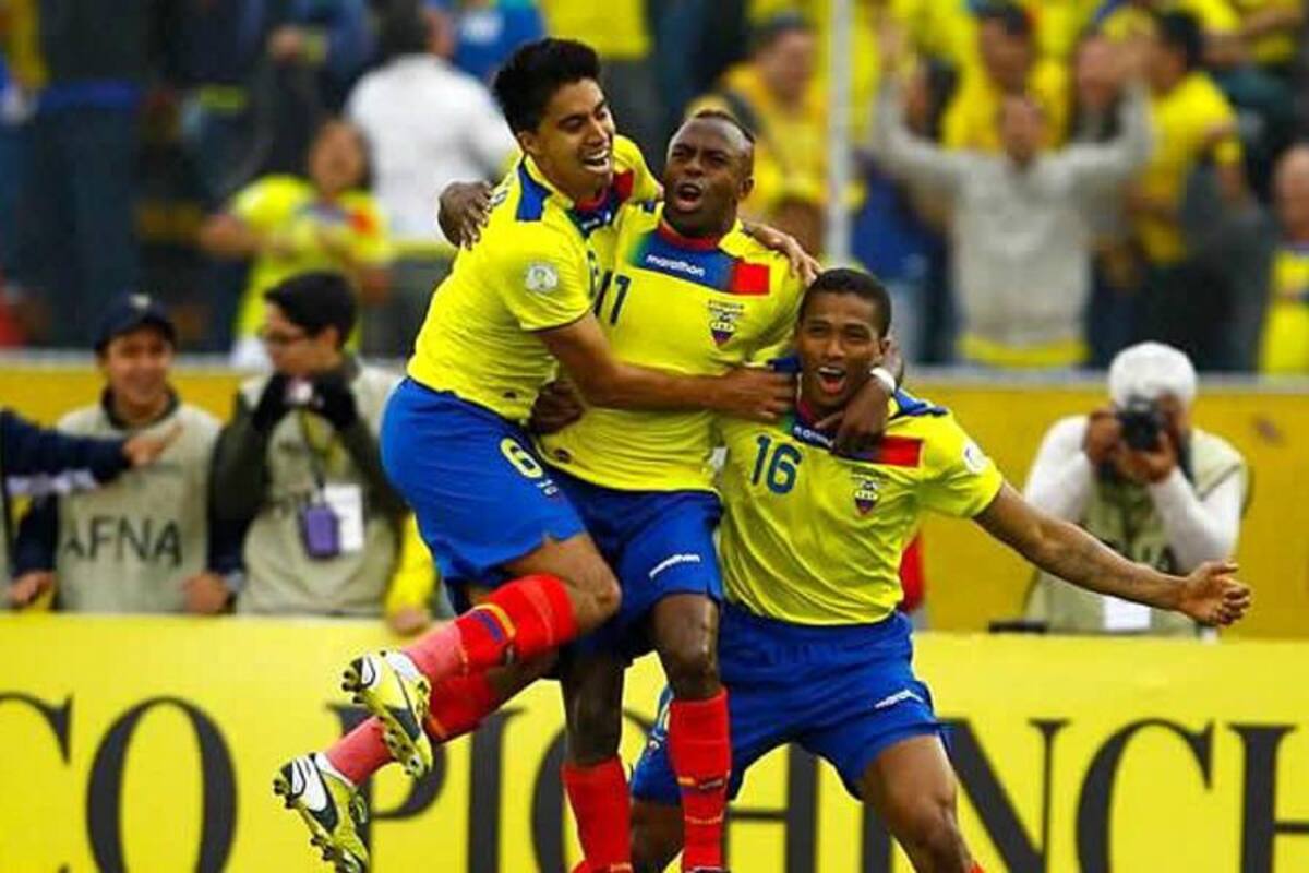 Ecuador goleó a Paraguay por 4-1 ayer y sigue avanzando con paso firme hacia el Mundial de Brasil-2014, tras un duelo de la duodécima fecha de la Eliminatoria Suramericana disputado en Quito. (Foto: AFP / VANGUARDIA LIBERAL )