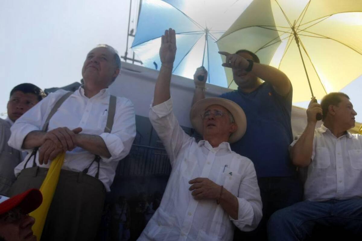 La firma de paz con las Farc unió a Uribe y Ordóñez (Foto: EFE /VANGUARDIA LIBERAL)
