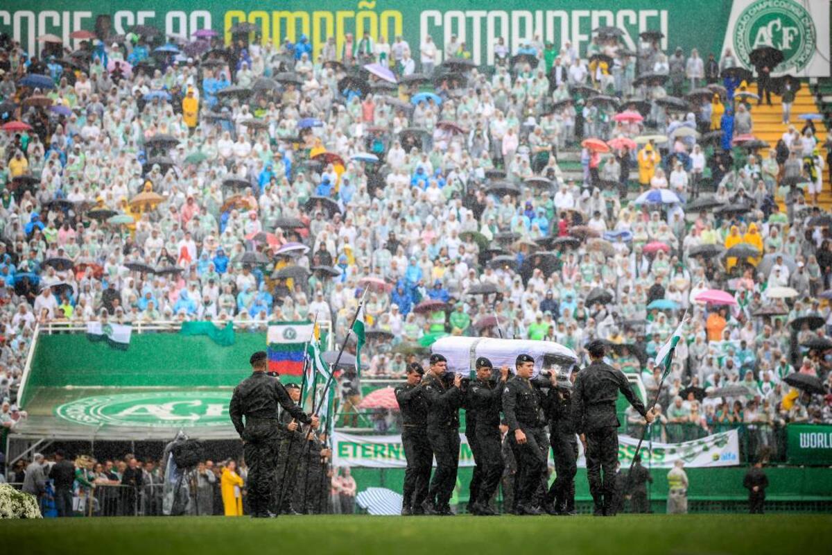 Chapecó despidió con emoción a los futbolistas que le enseñaron a soñar en grande (Foto: EFE /VANGUARDIA LIBERAL)