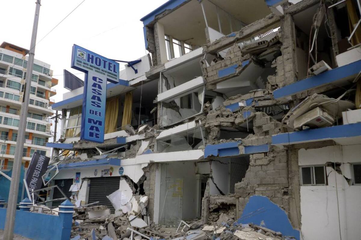 Imágenes del terremoto que dejó dos muertos y seis heridos en Ecuador (Foto: EFE /VANGUARDIA LIBERAL)