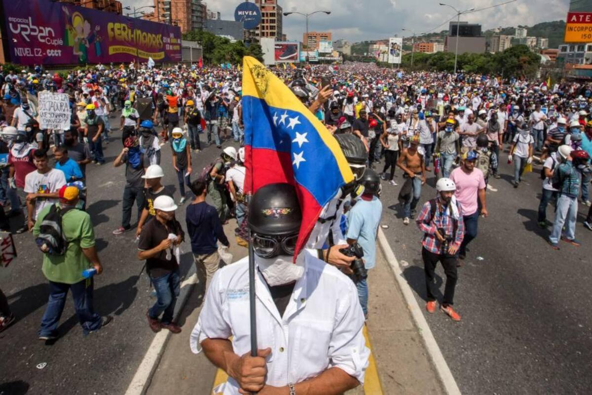 En Venezuela van 39 muertos durante los últimos 40 días de protesas contra el presidente Nicolás Maduro. (Foto: EFE /VANGUARDIA LIBERAL)