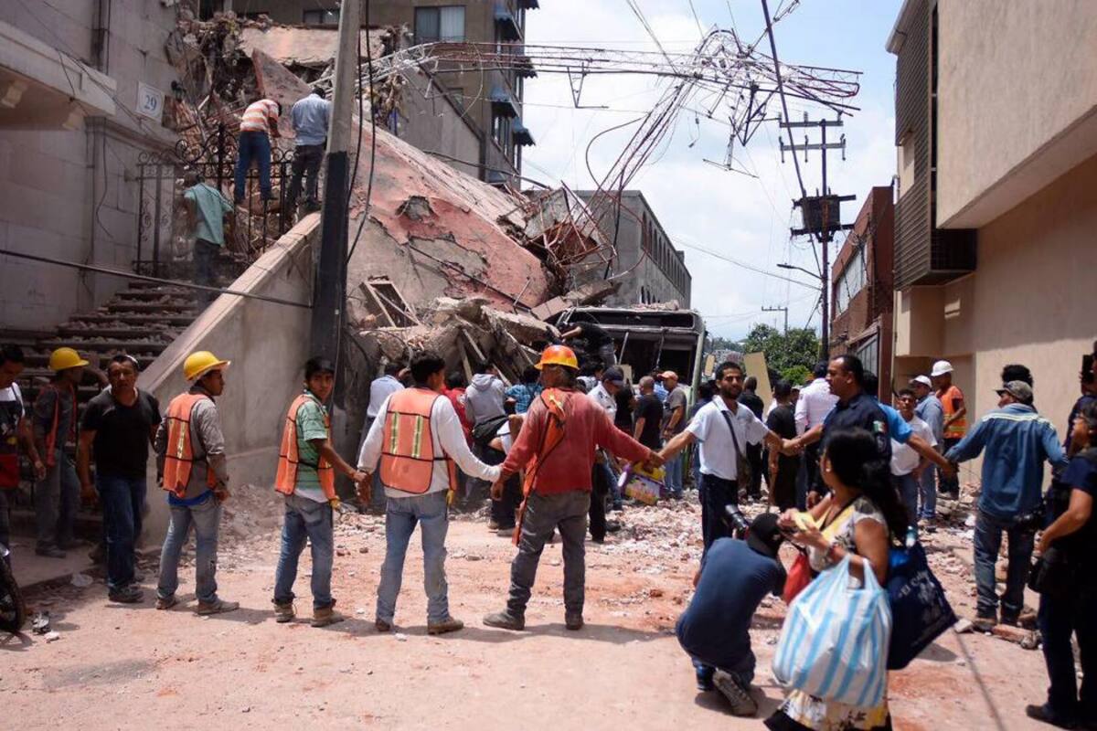 Terremoto derrumbó más diez edificios en Ciudad de México (Foto: EFE / VANGUARDIA)