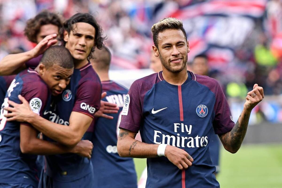 Hinchas del PSG silban a Neymar en el triunfo 6-2 del equipo parisino ante el Bordeaux. (Foto: EFE/ VANGUARDIA LIBERAL)