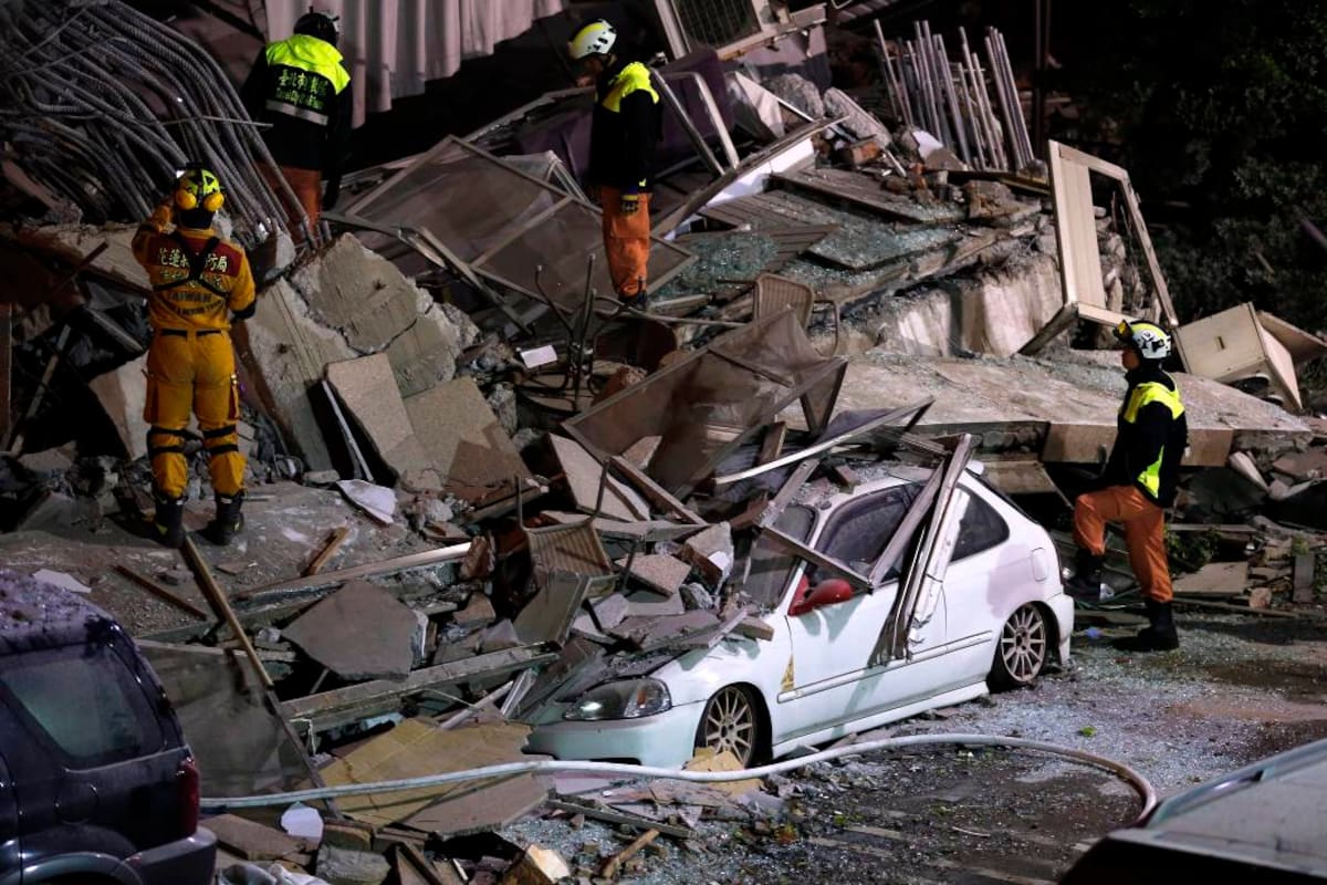 Buscan sobrevivientes de fuerte sismo que deja 7 muertos y 76 desaparecidos en Taiwán (Foto: EFE/ VANGUARDIA LIBERAL)
