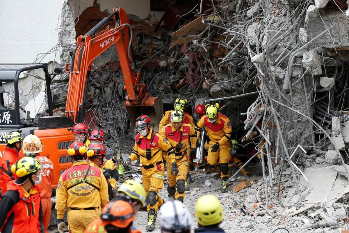 Buscan sobrevivientes de fuerte sismo que deja 7 muertos y 76 desaparecidos en Taiwán (Foto: EFE/ VANGUARDIA LIBERAL)