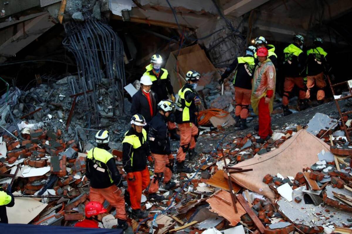 Buscan sobrevivientes de fuerte sismo que deja 7 muertos y 76 desaparecidos en Taiwán (Foto: EFE/ VANGUARDIA LIBERAL)