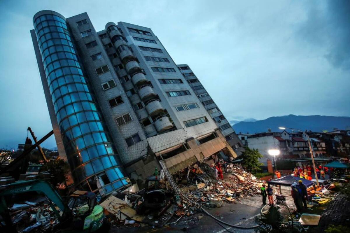 Buscan sobrevivientes de fuerte sismo que deja 7 muertos y 76 desaparecidos en Taiwán (Foto: EFE/ VANGUARDIA LIBERAL)
