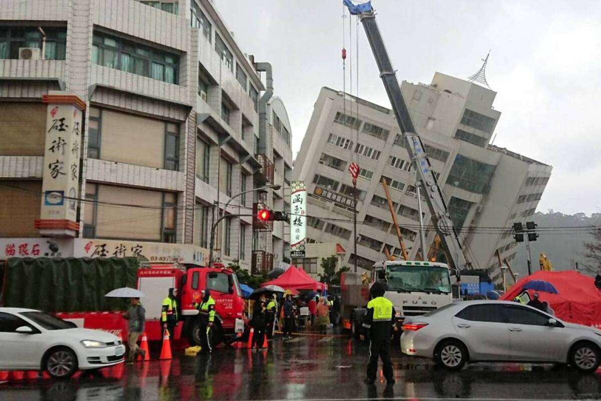Buscan sobrevivientes de fuerte sismo que deja 7 muertos y 76 desaparecidos en Taiwán (Foto: EFE/ VANGUARDIA LIBERAL)
