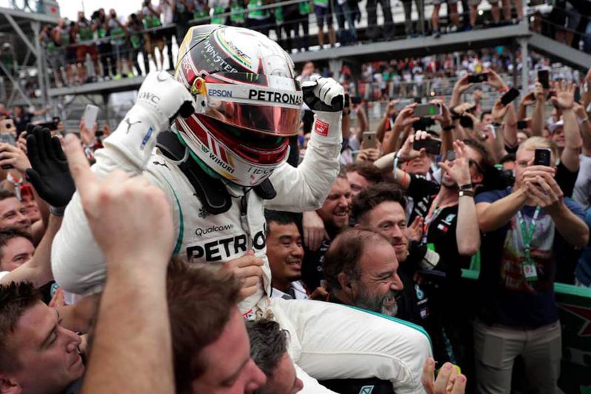 Hamilton ganó en Brasil y Mercedes Benz festejó el Mundial de constructores (Foto: EFE / VANGUARDIA LIBERAL )