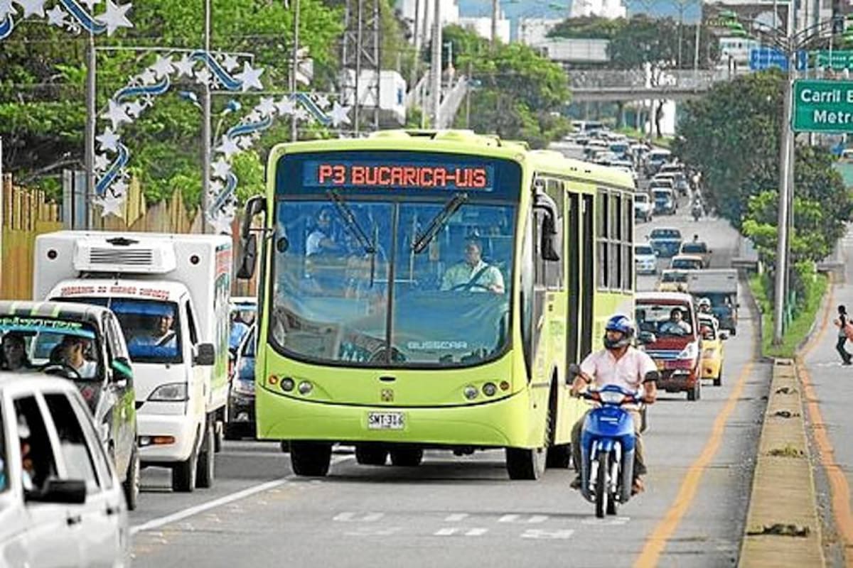 Desde el 20 de septiembre carril de la autopista será exclusivo para buses de Metrolínea (Foto: Archivo/VANGUARDIA LIBERAL)