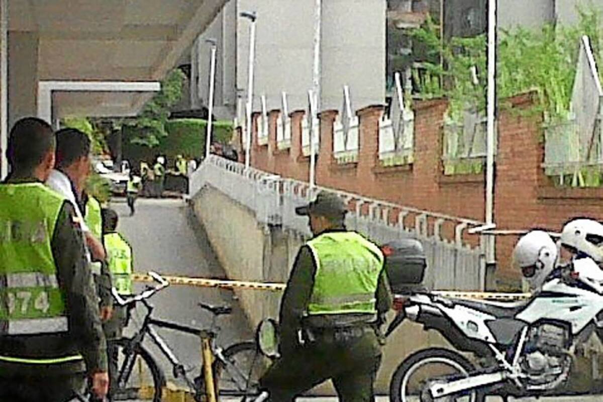 Policía controla explosión de pólvora negra que generó pánico en Bucaramanga (Foto: Suministrada por @LeoSuarezSuarez/VANGUARDIA LIBERAL)
