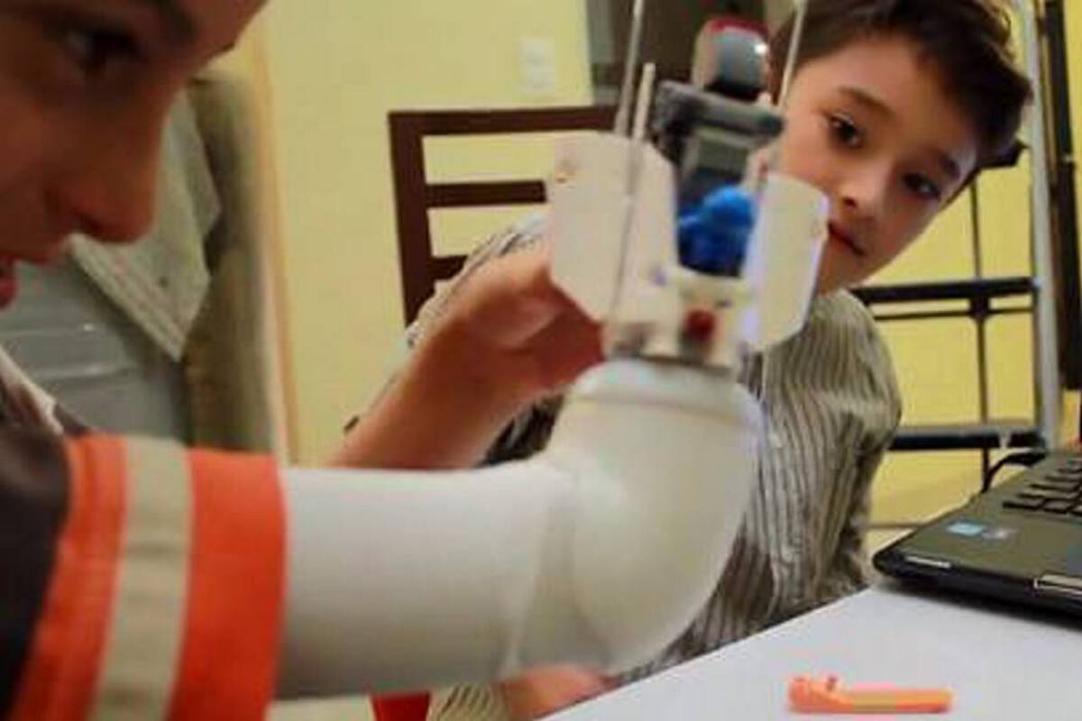Colombiano gana premio de innovación con prótesis de brazo con piezas de Lego (Foto: Tomada de Internet/VANGUARDIA LIBERAL)