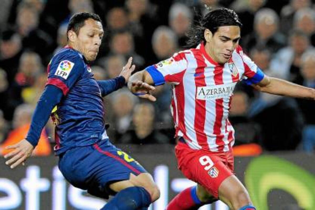 Vea el golazo de 'crack' de Falcao ante el Barcelona (Foto: AFP / VANGUARDIA LIBERAL)