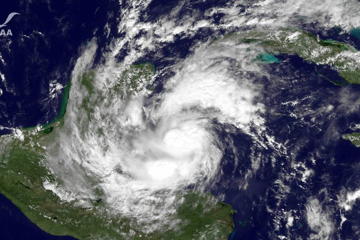 Cierran siete zonas arqueológicas del Caribe mexicano ante llegada de "Rina" (Foto: Afp / VANGUARDIA LIBERAL)