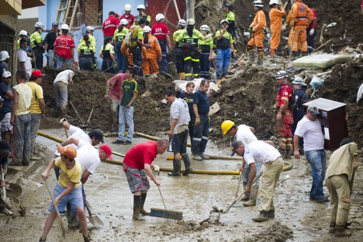 A 37 aumentan las víctimas por deslizamiento en Manizales (Foto: Colprensa/VANGUARDIA LIBERAL)