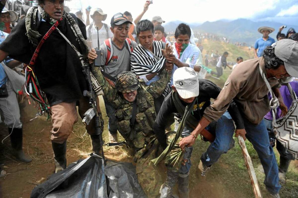 Situación tensa por el desalojo de los militares en Toribío (Foto: Afp/VanguardiaLiberal)