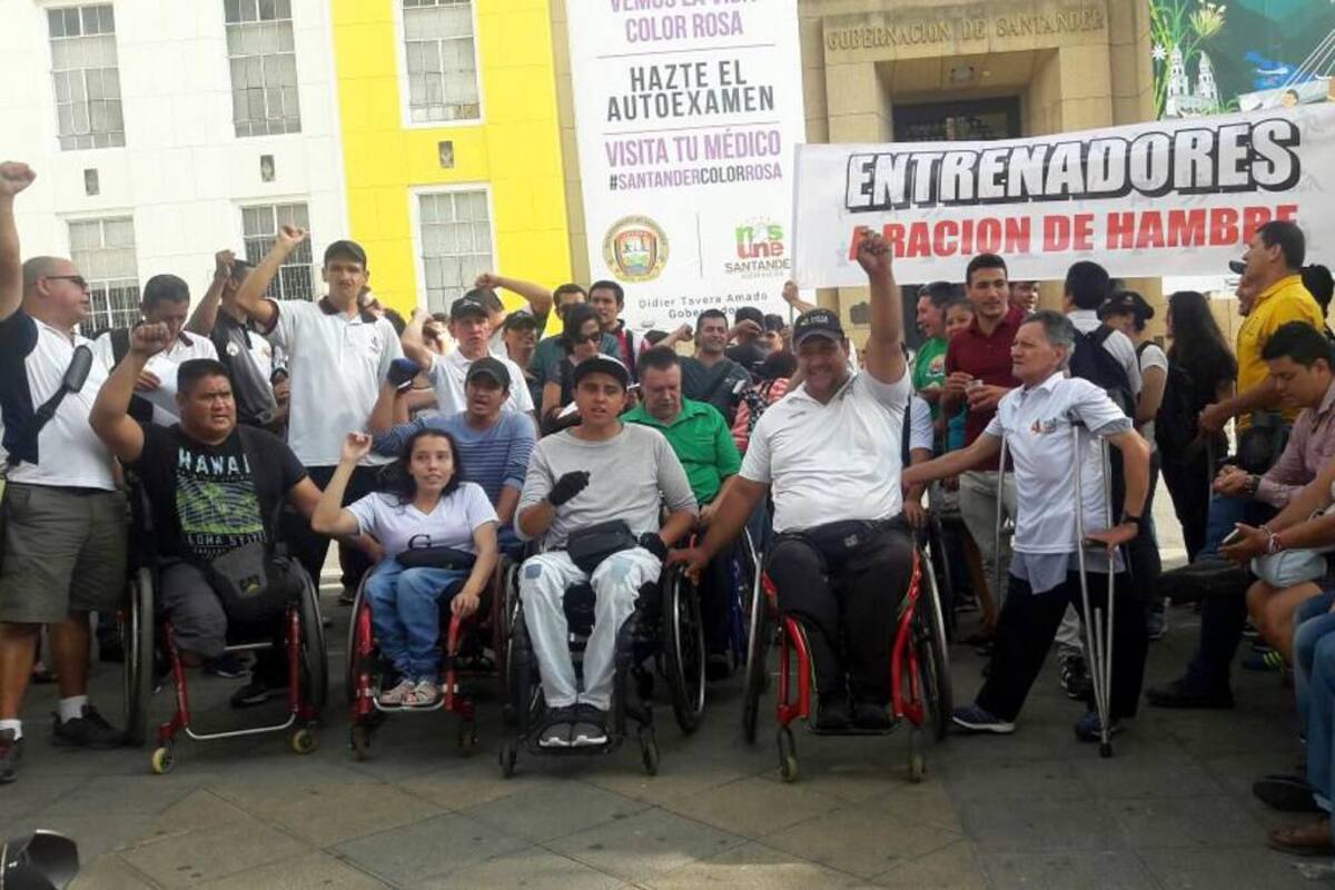 Los atletas denuncian que la Gobernación e Indersantander los olvidó. (Foto: Mileidys Tellez / VANGUARDIA LIBERAL)