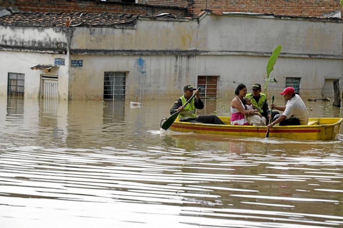 En Cali las inundaciones hicieron cambiar los medios de transporte (Foto: Archivo Vanguardia)