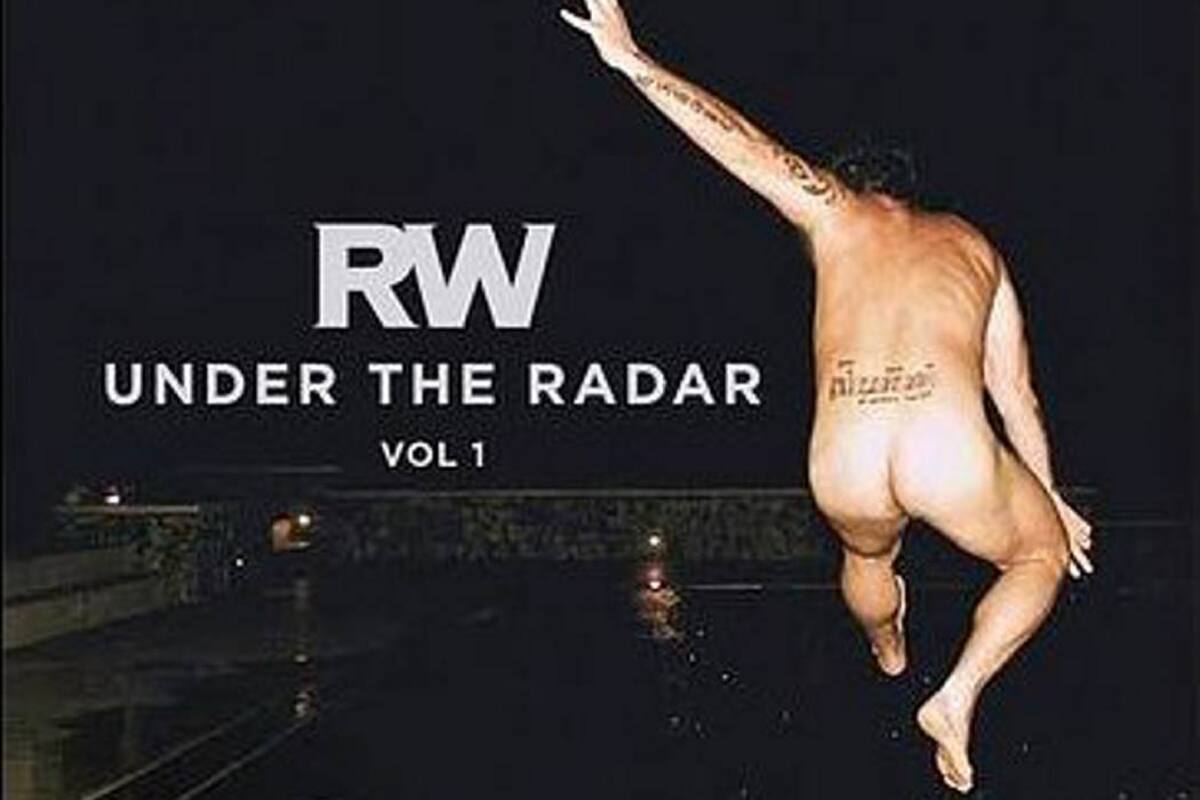 Robbie Williams muestra su trasero en la portada de su último disco (Foto: Tomado de abc.es)