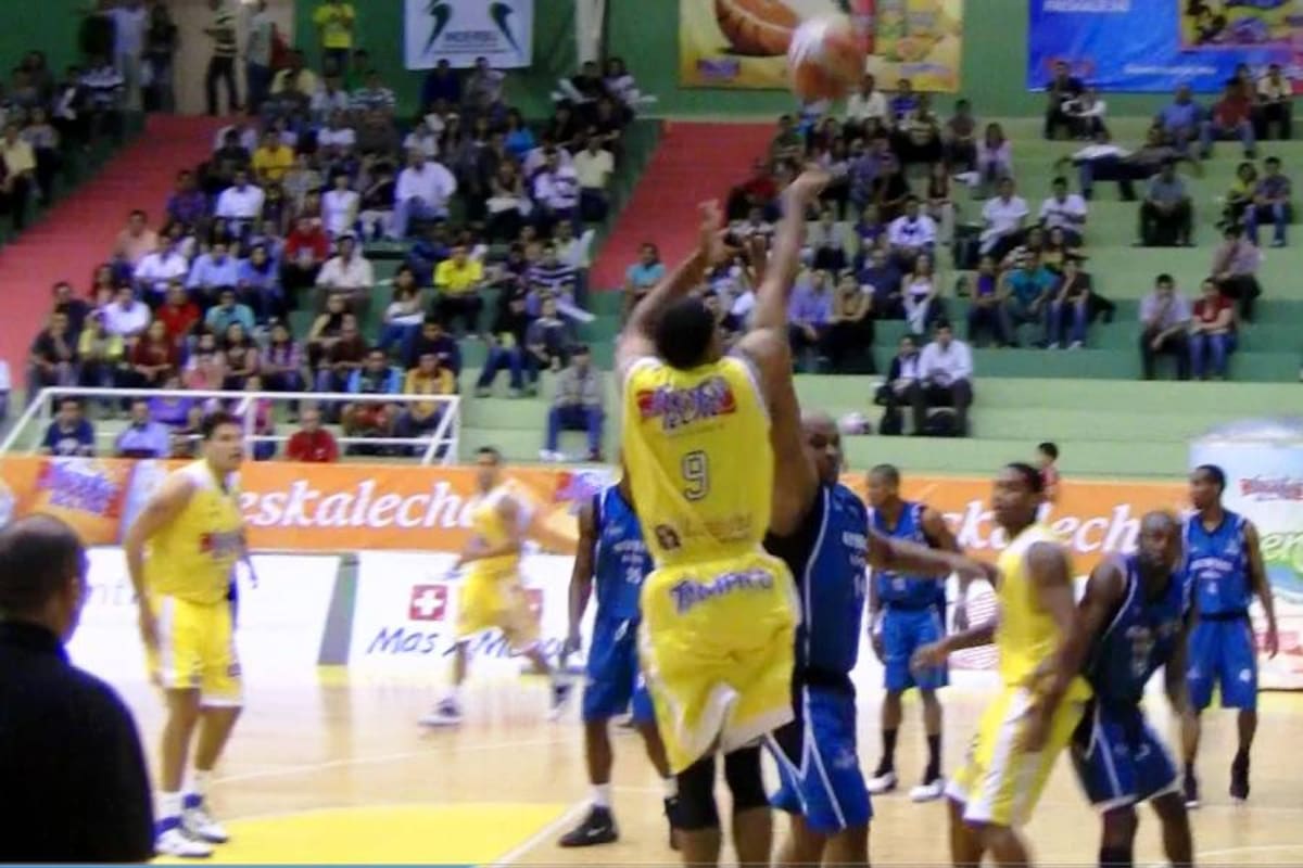 El equipo Búkaros derrotó 83 - 70 a los Guerreros de Bogotá. (Foto: Laura Rojas/VANGUARDIA LIBERAL)