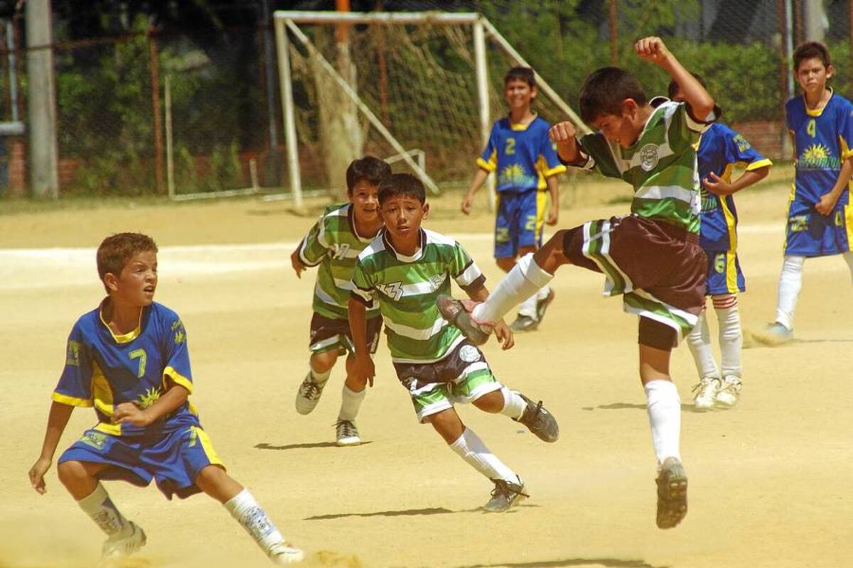 Los niños de tres escuelas de fútbol de Bucaramanga no tienen espacios deportivos en donde entrenar. (Foto: Archivo/VANGUARDIA LIBERAL)