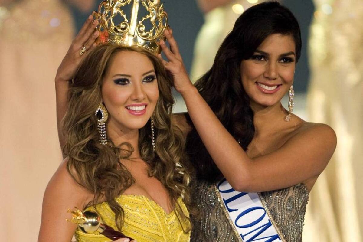 La ex señorita Colombia, Catalina Robayo, corona a su sucesora, Daniella Margarita Álvarez. (Foto: Afp/VANGUARDIA LIBERAL)