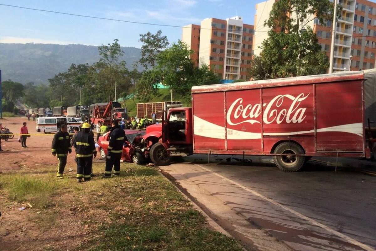 Así fue el accidente de esta mañana en Piedecuesta (Foto: Suministrada / VANGUARDIA LIBERAL )
