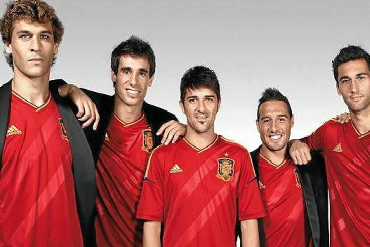 Villa, Llorente y Arbeloa invitan en villancico a empezar año con algo rojo (Foto: Tomada de Internet/ VANGUARDIA LIBERAL)