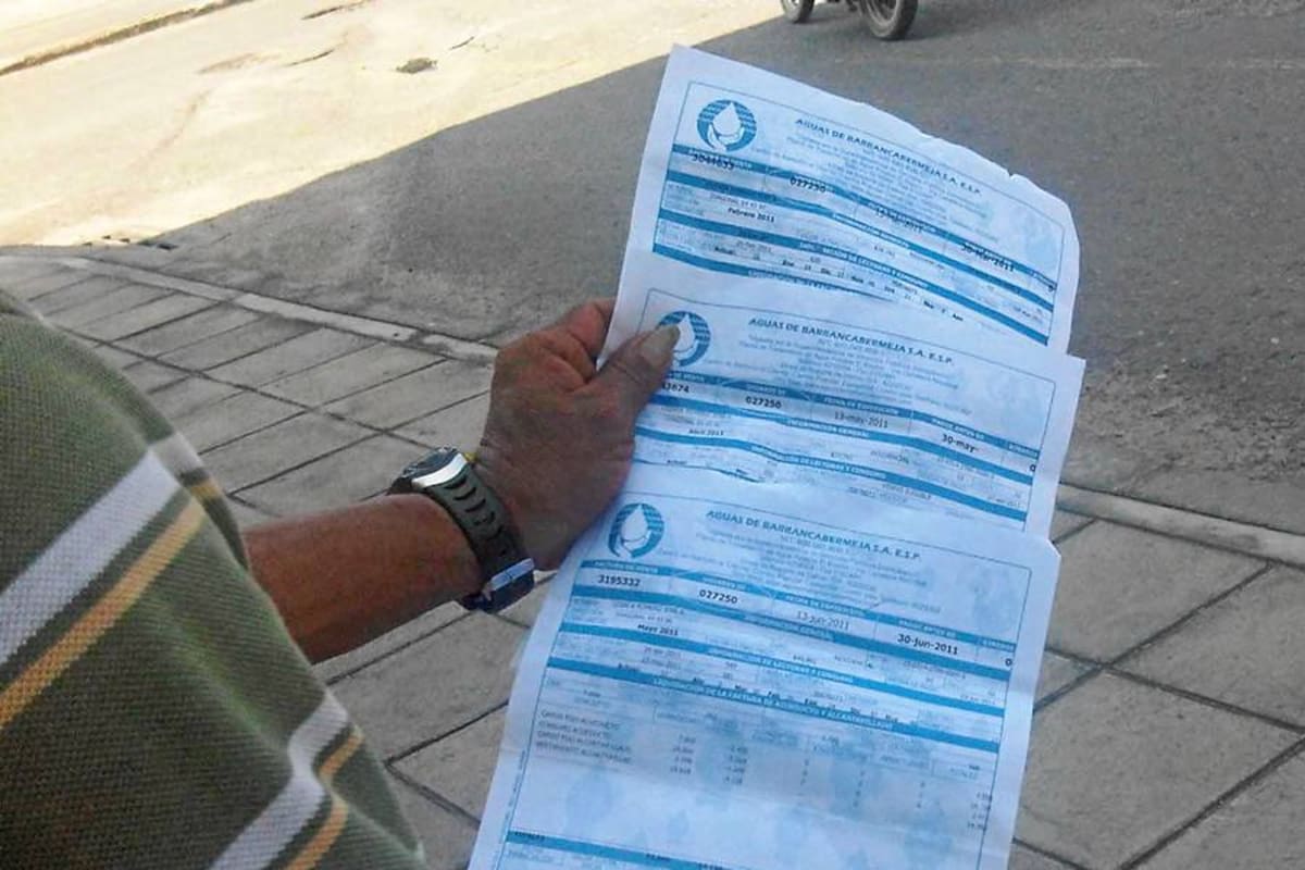 Usuario inconforme con el incremento en el recibo del agua (Foto: Archivo/ VANGUARDIA LIBERAL)