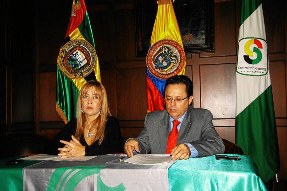 Contralores de Bucaramanga, Magda Milena Amado Gaona (inzquierda) y Santander, Argemiro Castro Granados (derecha) (Foto: Suministrada/VANGUARDIA LIBERAL)
