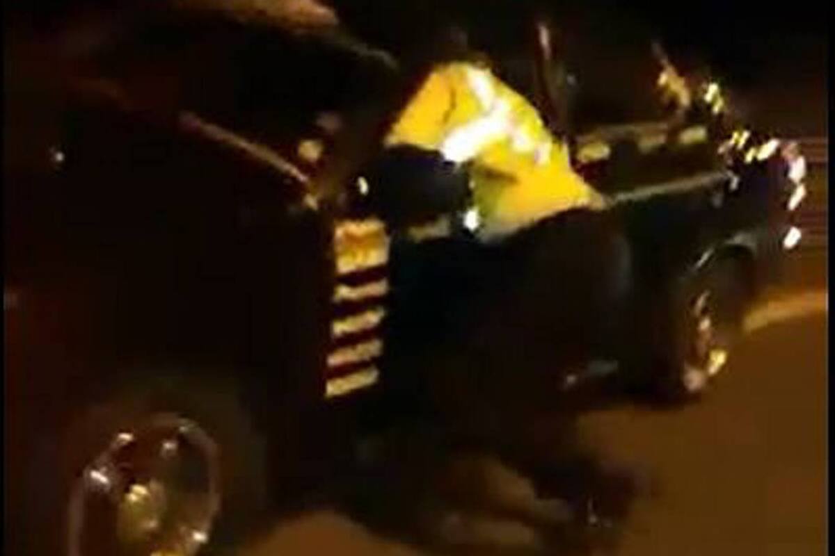 Conductor "arrastró por kilómetros" a una agente de tránsito en Ecuador (Foto: Captura de video /VANGUARDIA LIBERAL)