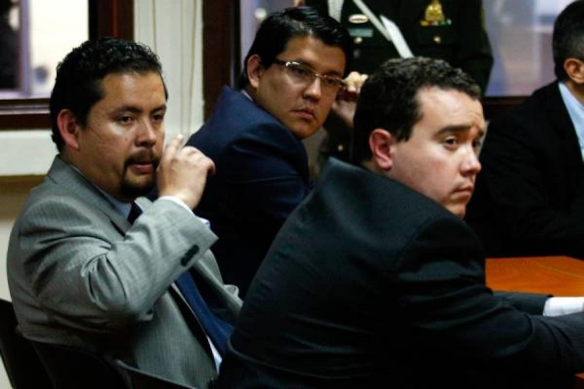 En la foto: Izquierda: Cesar Augusto Vargas, abogado de Rafael Hernandez y Alberto Calderon; Centro: Andrés Garzón, abogado de Manuel y Guido Nule; Derecha: Daniel Largacha, abogado de Mauricio Galofre y Miguel Nule. (Foto: Colprensa)