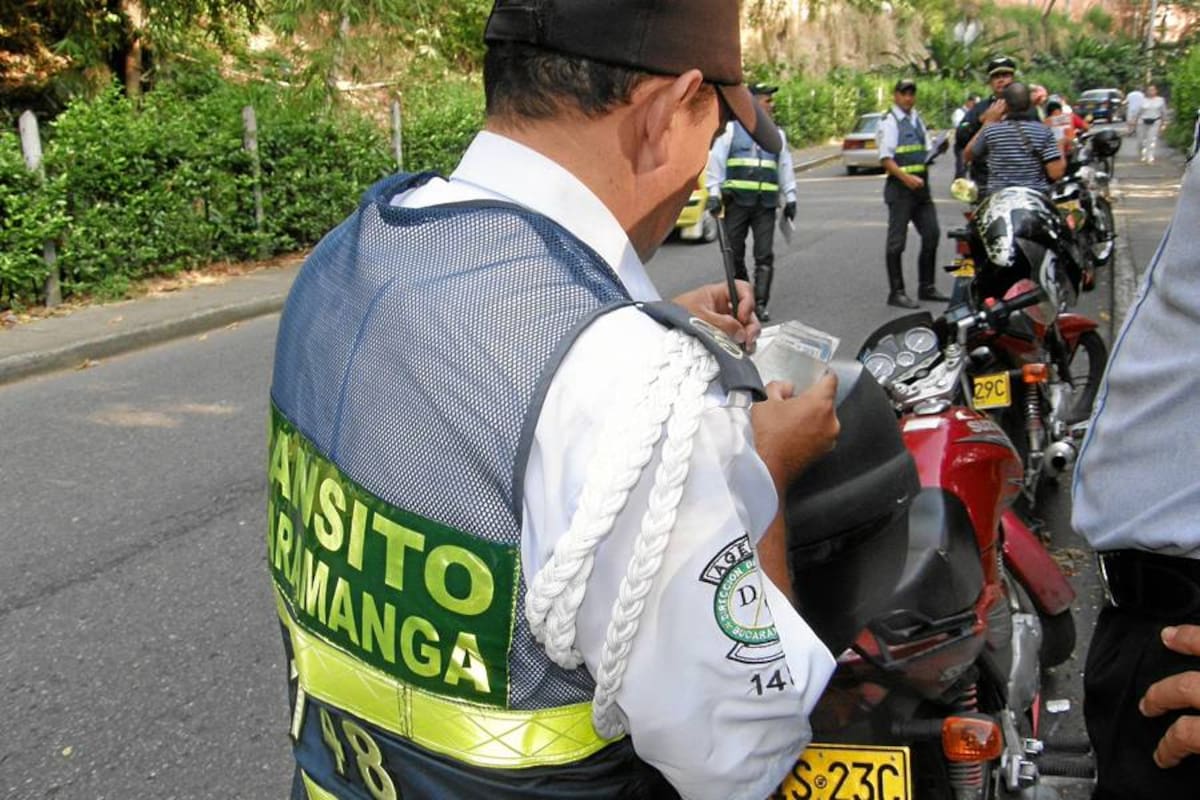 $15 mil millones deben los bumangueses por multas de tránsito (Foto: Archivo/ VANGUARDIA LIBERAL)