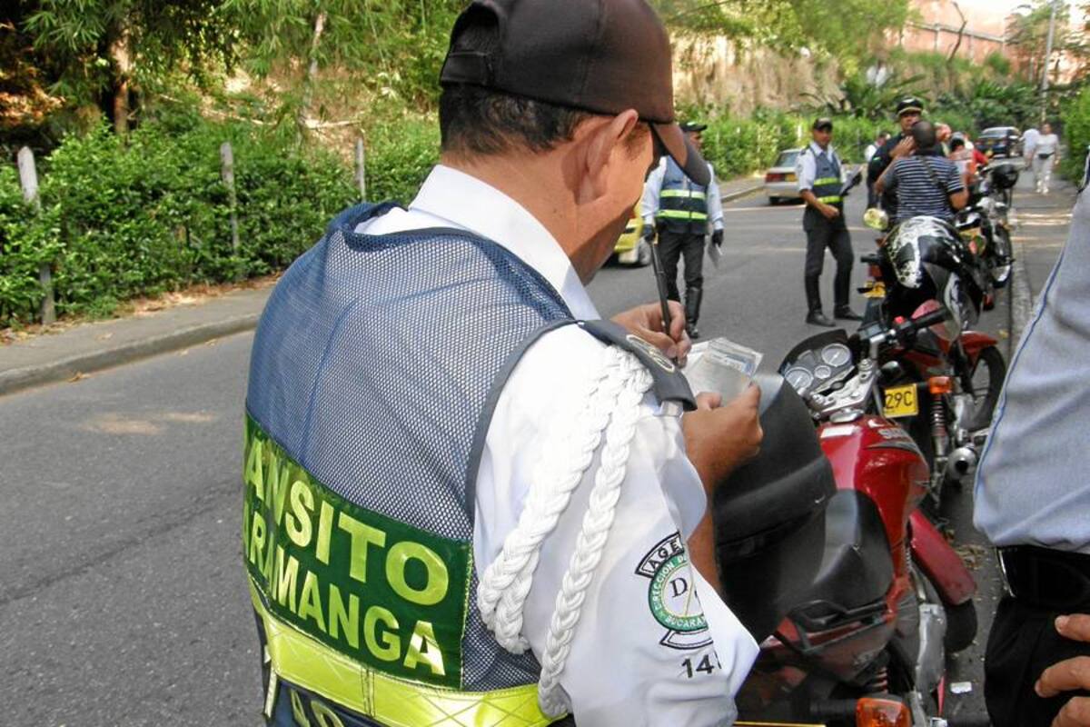 Personería sancionó con dos meses de suspensión a un Agente de Tránsito de Bucaramanga (Foto: Archivo/VANGUARDIA LIBERAL)