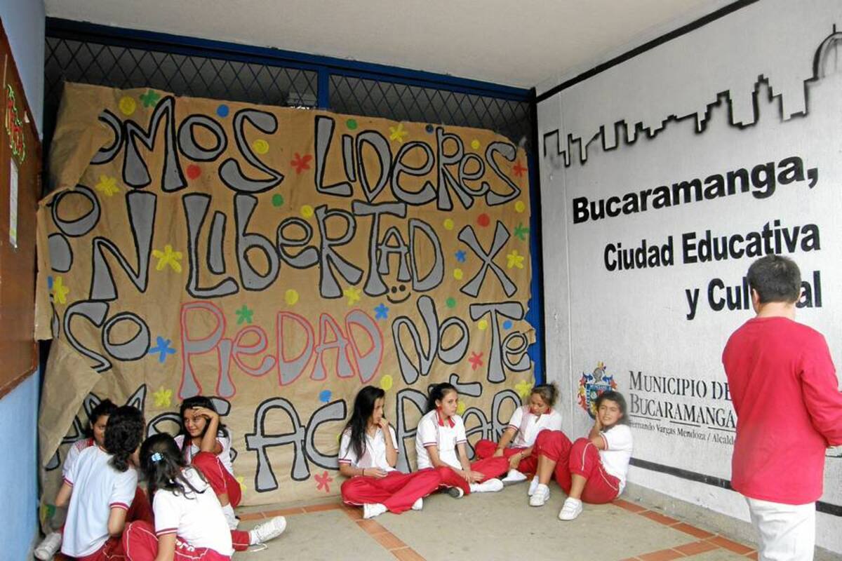 Estudiantes hicieron pancartas y se manifestaron contra Piedad Santos Gómez, la rectora que la Secretaría de Educación había designado para ellos. (Foto: ARCHIVO/VANGURDIA LIBERAL)