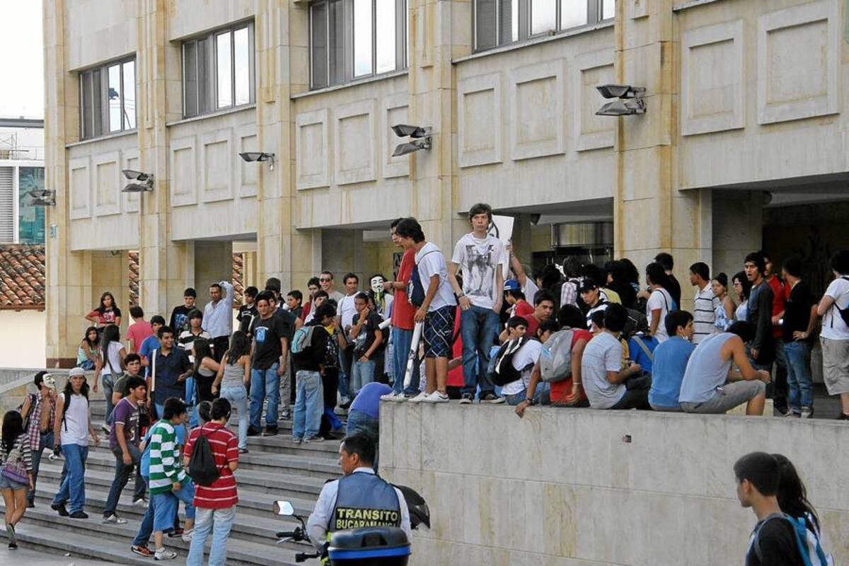 Jóvenes marcharon para rechazar la Ley Lleras (Foto: JAVIER GUTIÉRREZ/VANGUARDIA LIBERAL)