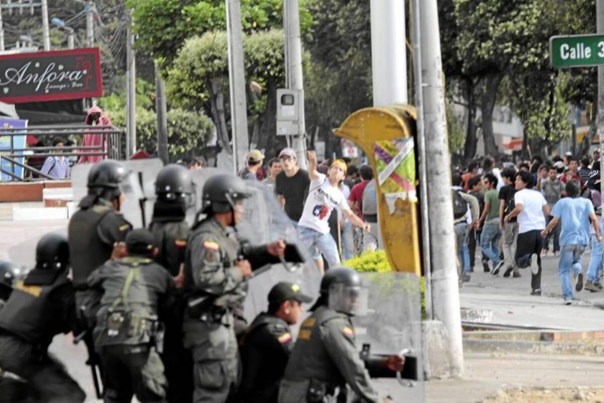 Finalizó protesta contra Metrolínea con 23 detenidos y múltiples daños por disturbios. (Foto: Javier Gutiérrez/VANGUARDIA LIBERAL)