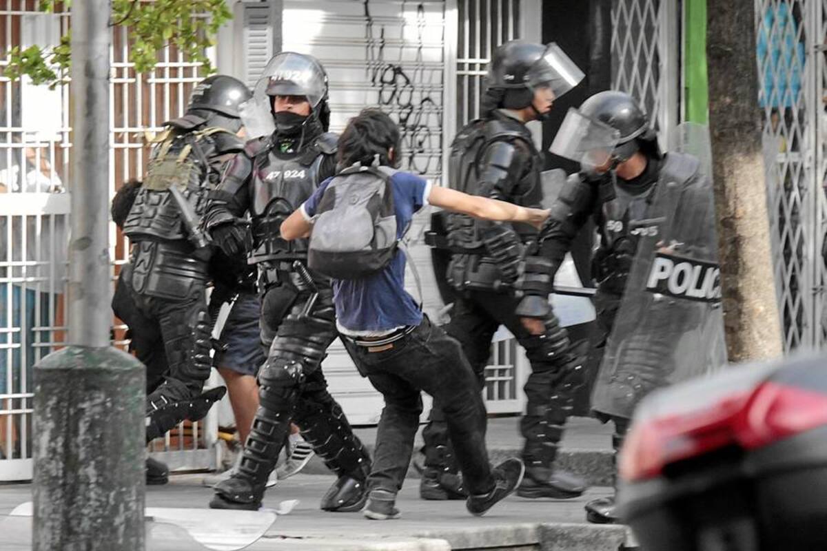 Disturbios en la Puerta del Sol por rechazo a Metrolínea (Foto: Javier Gutiérrez/VANGUARDIA LIBERAL)