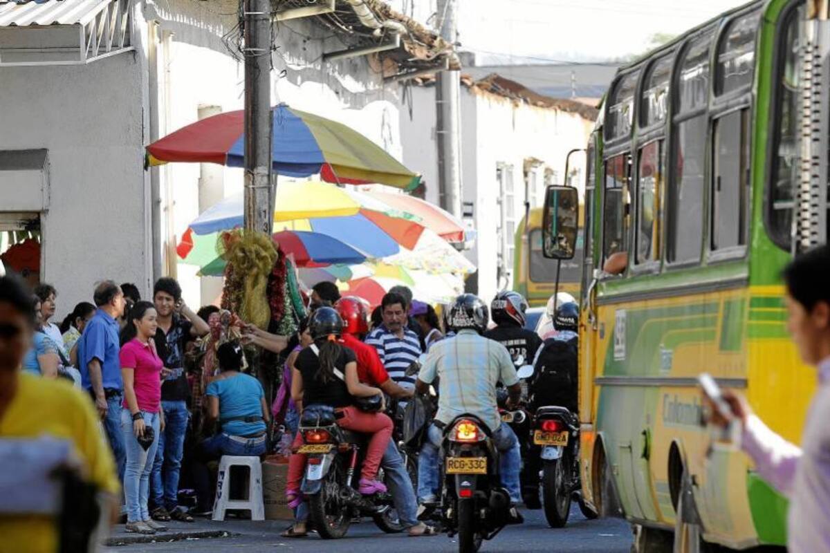 “No hay por dónde caminar en el Centro de Bucaramanga” (Foto: Javier Gutiérrez/VANGUARDIA LIBERAL)