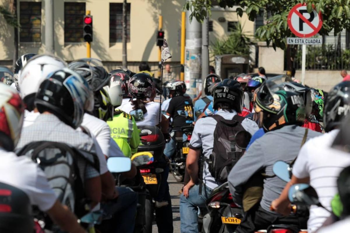 Recuerde que multa por no marcar el casco con placa de la moto sigue vigente (Foto: ARCHIVO/VANGUARDIALIBERAL)