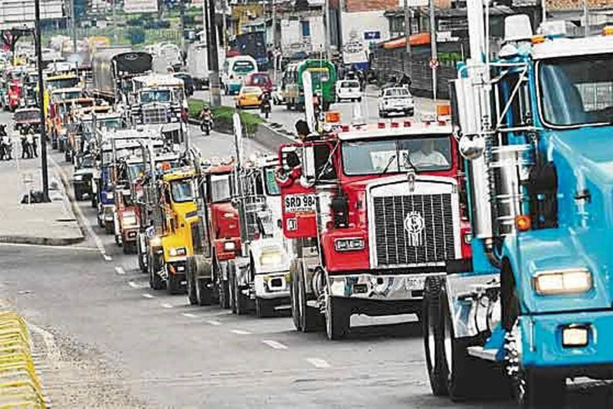 Unos 400 camiones articulados salen en caravana de protesta en Buenaventura (Foto: Tomado de Internet/ VANGUARDIA LIBERAL)
