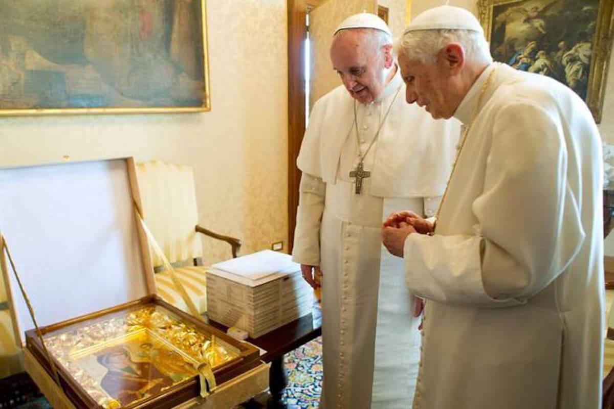 Francisco y Benedicto XVI mantienen su primer encuentro (Foto: Afp / VANGUARDIA LIBERAL)