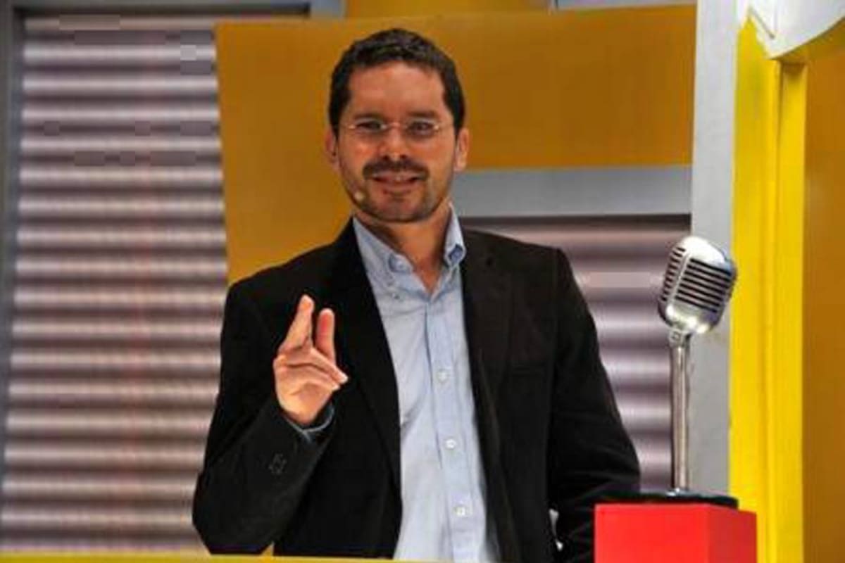 Falleció Bernardo Duque, la voz de 'El Precio es Correcto' (Foto: Tomado de Internet/VANGUARDIA LIBERAL)
