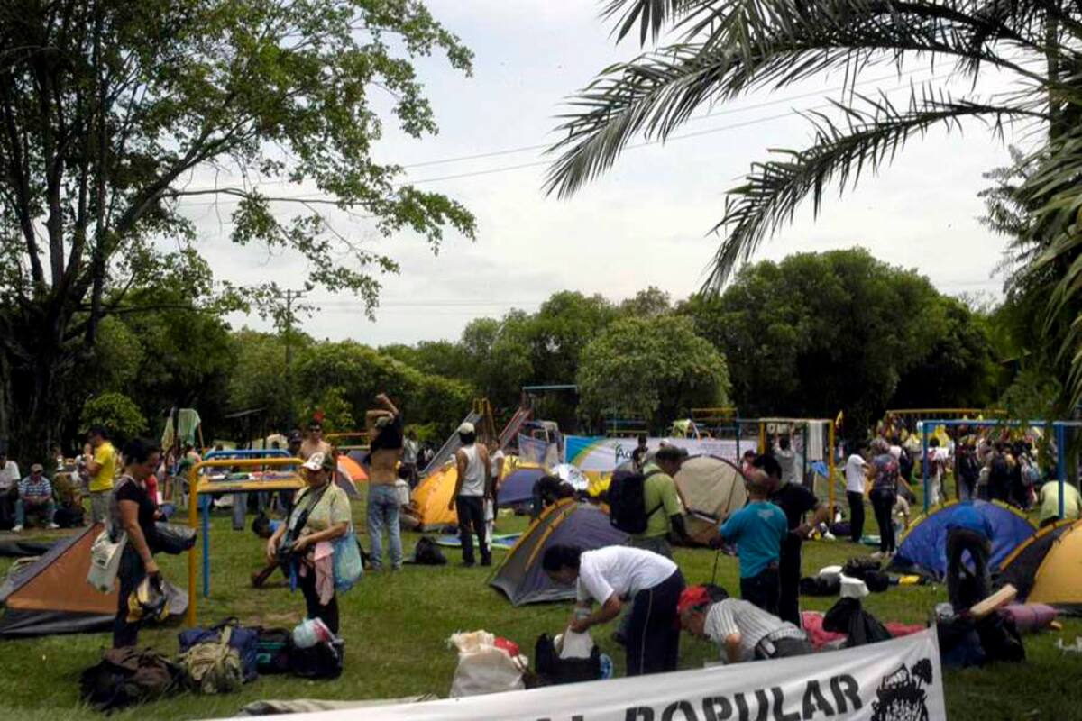 LLegada de los participantes del Encuentro de Paz. (Foto: Edgar Pernett/Vanguardia Liberal)
