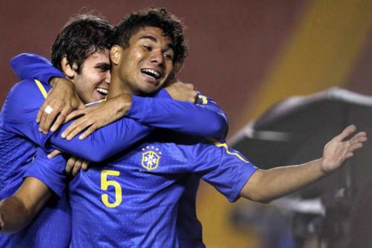 Carlos Henrique Casimiro celebra el gol con el que Brasil se puso arriba en el marcador.(Foto: EFE / VANGUARDIA LIBERAL)