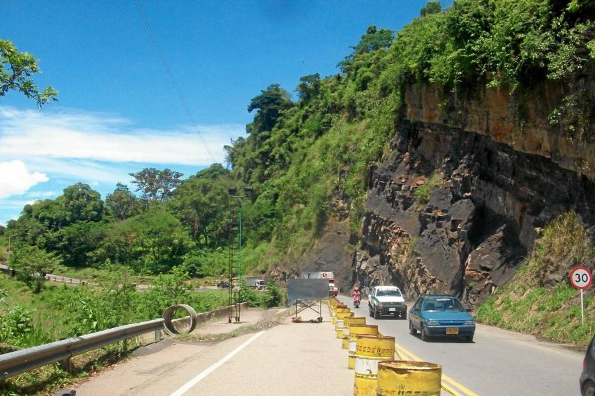 A las 6:00 p.m. se abrió la vía entre Bucaramanga y Bogotá (Foto: Archivo/VANGUARDIA LIBERAL)