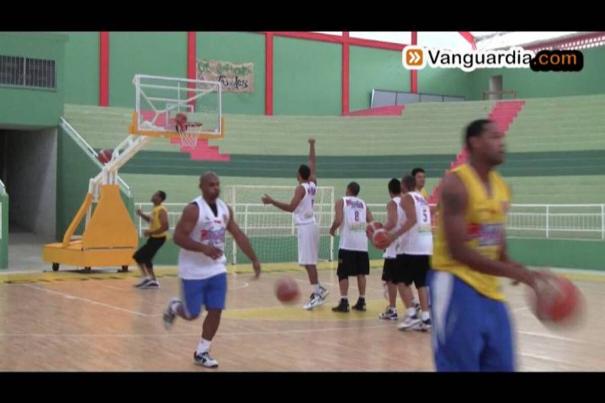 El equipo de baloncesto Búcaros – FreskaLeche