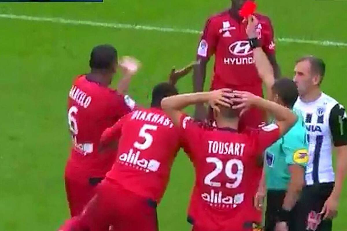 Vea una de las expulsiones más insólitas en la historia del fútbol (Foto: Tomada de un video)
