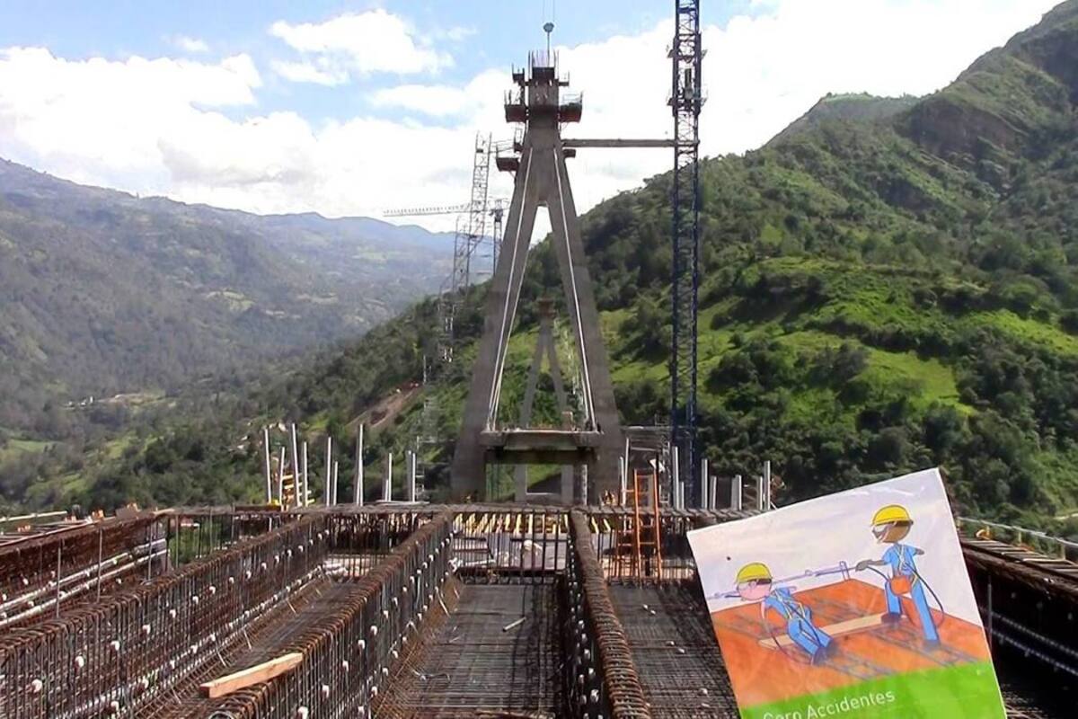 Cerca de la mitad del puente más alto de Colombia, en Santander, ya se construyó (Foto: MILTON VELOSA/VANGUARDIA LIBERAL)