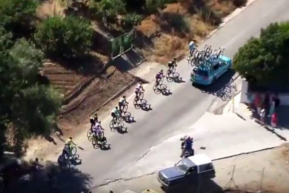 Vincenzo Nibali expulsado de la Vuelta por remolcarse en el coche del equipo (Foto: Youtube.com / VANGUARDIA LIBERAL)